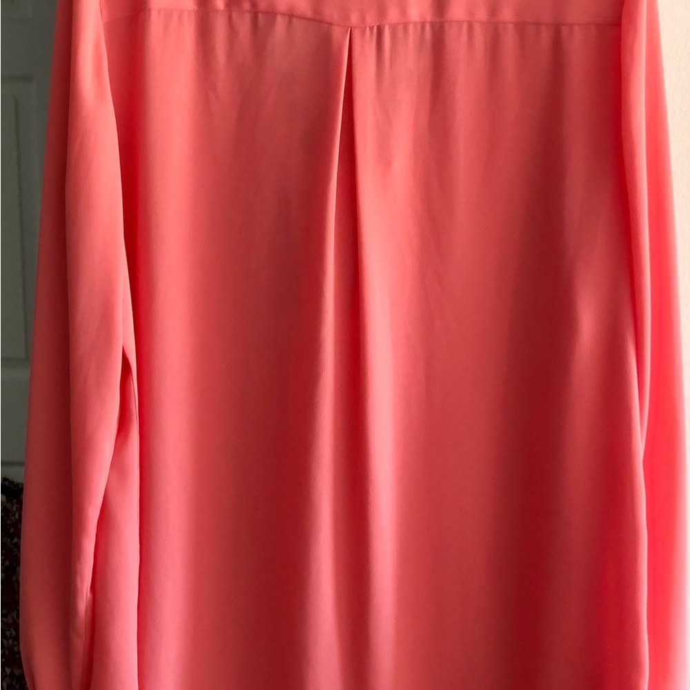 Alfani ladies blouse great with a skirt or slacks. - Picture 2 of 3
